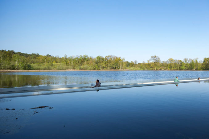 Main Sepeda Di Tengah Danau Tanpa Takut Basah